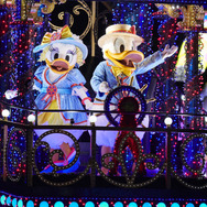 パレード・花火にキャッスルプロジェクション！東京ディズニーランドで3種のナイトエンターテインメントを満喫