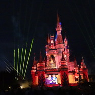 パレード・花火にキャッスルプロジェクション！東京ディズニーランドで3種のナイトエンターテインメントを満喫