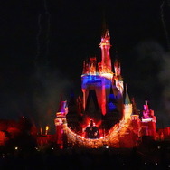 パレード・花火にキャッスルプロジェクション！東京ディズニーランドで3種のナイトエンターテインメントを満喫