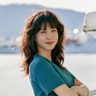 Disney+最高話題作『ハイパーナイフ』主演パク・ウンビン、現場を照らす“太陽のような笑顔”【PHOTO】