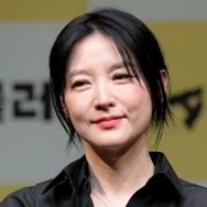 女優イ・ヨンエ、32年ぶりの舞台復帰に意気込み。「親としての経験が役者として大きな栄養分に」