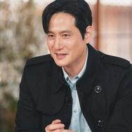 『おつかれさま』俳優パク・ヘジュン、IUとの心温まるエピソードを披露「お父さんが奮発するからね」