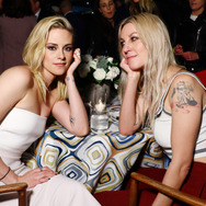 クリステン・スチュワート＆ディラン・マイヤー Photo by Sara Jaye/Getty Images for IHG Hotels and Resorts