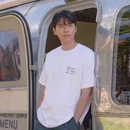 ヒョンビンが魅せる“大人の余裕”。穏やかな日常を覗き見しているような最新カット【PHOTO】