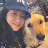 『イ・サン』女優ハン・ジミン、大型犬とたわむれる姿に“ほっこり”。ささやかな日常の一コマ【PHOTO】