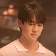 “永遠のあしながおじさん” ユ・ヨンソクが特別出演！黒髪でさらに落ち着いた雰囲気を披露【PHOTO】