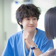 “IUの弟”は卒業！『いつかは賢いレジデント生活』俳優カン・ユソクがどんどん成長している！