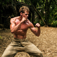 『ボーイ・キルズ・ワールド（原題）』©2023 Boy Kills World Rights, LLC All rights reserved.