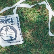 川崎市 藤子・F・不二雄ミュージアムにて「Brigitte Tanaka」コラボアイテムを発売。「SAC COUVERTURE MANGA DORAEMON（サコッシュ）」（C）Fujiko-Pro