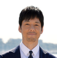 西島秀俊 Photo by Eric Catarina/Getty Images