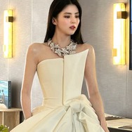 ハン・ソヒ、優雅な佇まいでレッドカーペットを彩った！カンヌ映画祭で放った“恍惚感”【PHOTO】