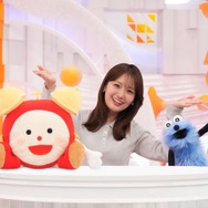 左から）めざましくん、井上清華（フジテレビアナウンサー）、スンスン（C）PUPPET SUNSUNPS committee