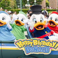 ドナルドのバースデーをパレードルートで一緒にお祝い！ 「ドナルドのバースデーグリーティング」お披露目