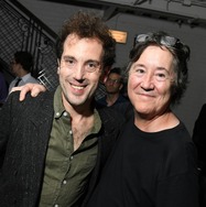 『顔を捨てた男』アーロン・シンバーグ監督＆クリスティーン・ヴェーコン　© 2023 FACES OFF RIGHTS LLC. ALL RIGHTS RESERVED.