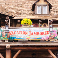 夏季特別版「カントリーベア・シアター“バケーション・ジャンボリー”」スタート　18頭の個性あふれるクマたちと陽気なバケーション