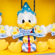 ドナルドのバースデーをお祝いするデコレーションやグッズも登場！1日1回、期間限定のグリーティングドライブ