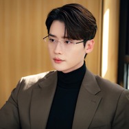 “やる気ゼロ”弁護士役のイ・ジョンソクが『瑞草洞』に降臨！彼が独立しない理由は？