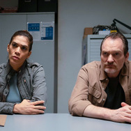 『入国審査』© 2022 ZABRISKIE FILMS SL, BASQUE FILM SERVICES SL, SYGNATIA SL, UPON ENTRY AIE