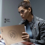 『入国審査』© 2022 ZABRISKIE FILMS SL, BASQUE FILM SERVICES SL, SYGNATIA SL, UPON ENTRY AIE