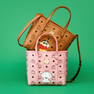 MCM×クレヨンしんちゃん「Toni トップジップショッパーバッグ」（C）Ｕ／Ｆ・Ｓ・Ａ・Ａ