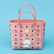 MCM×クレヨンしんちゃん「Toni トップジップショッパーバッグ」（C）Ｕ／Ｆ・Ｓ・Ａ・Ａ