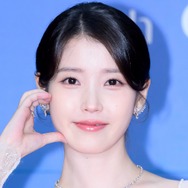 「身長縮んだ…」大忙しのIU、ファンとのやり取りにほっこり。“子ども服”サイズ着ていた過去も話題