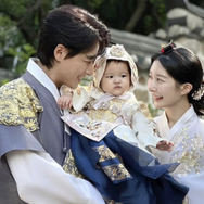 14歳年上の韓国人俳優と結婚した日本人女性、愛娘と家族写真を公開【PHOTO】