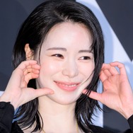 恋人イ・ドヒョンの除隊と誕生日が重なって…イム・ジヨン、幸せオーラ全開の満面の笑み【PHOTO】