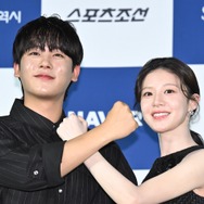 『ムービング』高校生カップルの再会に、夢のツーショットも「青龍シリーズアワード」手形刻印セレモニーの様子【独占写真】