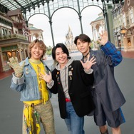 ついに判明！「サマー・クールオフat Tokyo Disney Resort」のテーマソングのタイトルは、「Carrying Happiness」に決定！