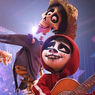 『リメンバー・ミー』ディズニープラスにて見放題独占配信中(C)2025 Disney/Pixar. All Rights Reserved.