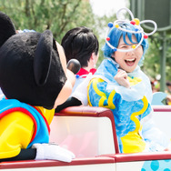 Mrs. GREEN APPLEがサプライズでパレード登場！夏イベ「サマー・クールオフat Tokyo Disney Resort」明日開幕