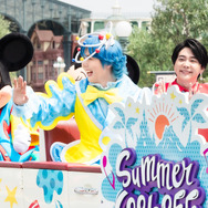 Mrs. GREEN APPLEがサプライズでパレード登場！夏イベ「サマー・クールオフat Tokyo Disney Resort」明日開幕