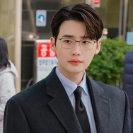 U-NEXTで配信中の話題作『瑞草洞』で見せた成熟と深み、イ・ジョンソクが歩んだ成長の軌跡