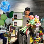 寄付証書を手に笑顔…46歳を迎えたコン・ユ、ファンの愛に深いお辞儀で「ありがとう」【PHOTO】