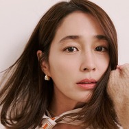 “『イカゲーム』俳優の妻”イ・ミンジョン、優雅に秋を先取り…近距離ショットで際立つ美貌【PHOTO】