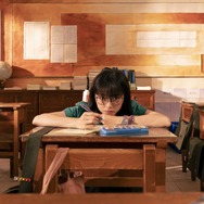 『ひとつの机、ふたつの制服』　Renaissance Films Limited （C）2024 All Rights Reserved.