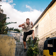 『ボーイ・キルズ・ワールド：爆拳壊界流転掌列伝』© 2023 Boy Kills World Rights, LLC All rights reserved.