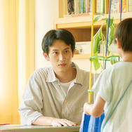 『ストロベリームーン 余命半年の恋』（C）2025「ストロベリームーン」製作委員会