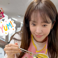 『イ・サン』女優ハン・ジミン、満腹で寝る姿も“かわいい！”共演したソン・ソックからの差し入れに大喜び【PHOTO】