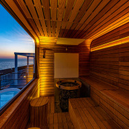 幻想的なサンセットも独占できる、1棟貸し切りのオーシャンサウナ