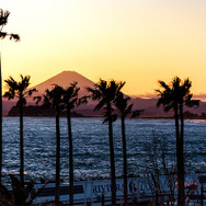 日常を忘れさせるマジックアワーを客室から眺める贅沢