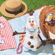 エコバッグ1,800円/ マルチポシェット3,300円/ ぬいぐるみキーチェーン＜オラフ＞2,800円 ＜シーガル＞2,600円/ レジャーシート2,000円