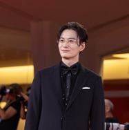 『果てしなきスカーレット』ヴェネチア国際映画祭レッドカーペット