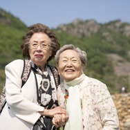 『最後のピクニック』© 2024 LOTTE ENTERTAINMENT &　ROCKET FILM All Rights Reserved.