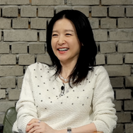 “韓国女優初の焼酎モデル出身” イ・ヨンエ、飲酒コンセプトの番組で放った“大女優の品格”