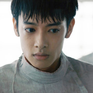 『ピアス　刺心』© Potocol_Flash Forward Entertainment_Harine Films_Elysiüm Ciné