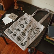 メモパッド ￥880、キャンバスバッグ ￥4,400