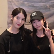 『おつかれさま』“エスン”たちが再会！IUと子役のツーショットにほっこり【PHOTO】