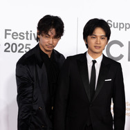釜山国際映画祭レッドカーペット『愚か者の身分』©2025 映画「愚か者の身分」製作委員会